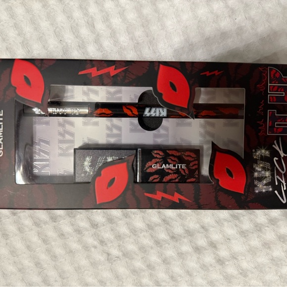 Glamlite Friday the 13th Makeup Set - Black and White - Picture 5 of 5